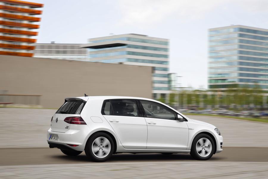  Volkswagen Golf TSI BlueMotion 5-Door 2015 года  (фото 10 из 18)
